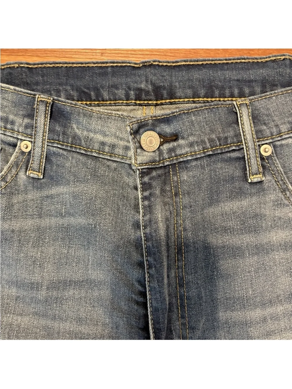 Levi’s 513 Slim Straight Jeans Men’s 38x32 Light Wash Denim Distressed Fade